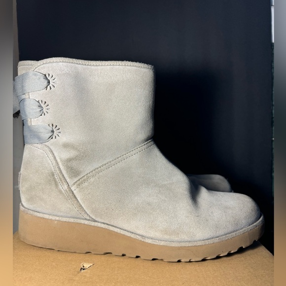 UGG Drew Sunshine size 9.5 Gray with back bow - Picture 4 of 6